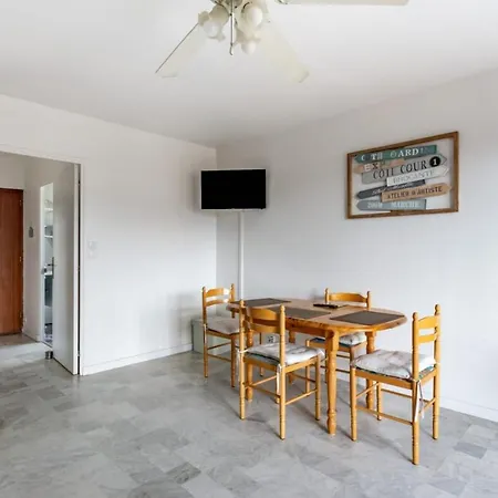 Charming 36M With Loggia Near The Beach Διαμέρισμα
