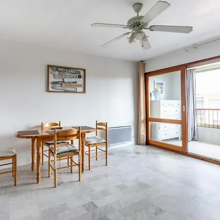 Charming 36M With Loggia Near The Beach 아파트 식스포즈레스플라지스